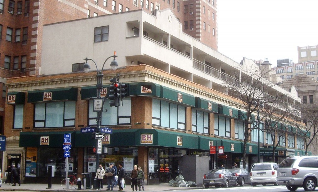 Photo source Wiki: Dmadeo